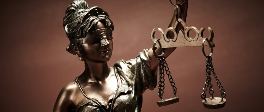 Fotografía de la escultura de la imagen de la justicia