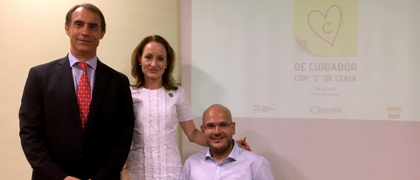 Anxo Queiruga junto a Cheles Cantabrana y César Antón durante la presentación del Día Mundial del Alzheimer 2016.